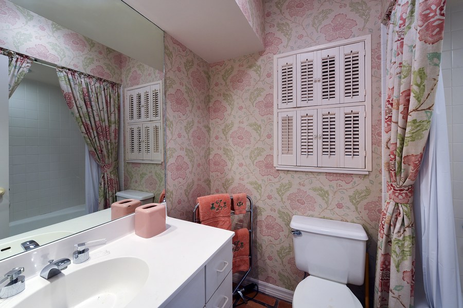 Guest Bathroom For Twin Room
